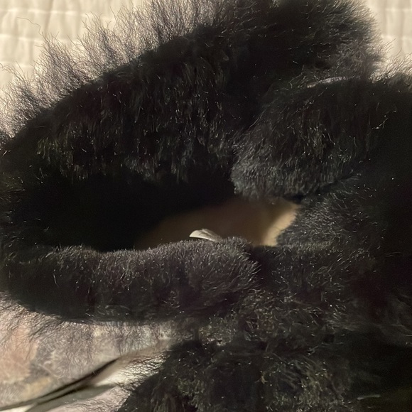 Ugg gray python short boot. Size 10 - Picture 8 of 11